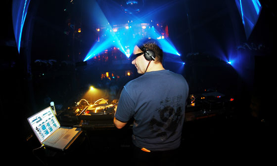 IRIZO feat JOHN ACQUAVIVA