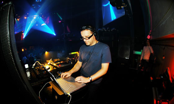 IRIZO feat JOHN ACQUAVIVA