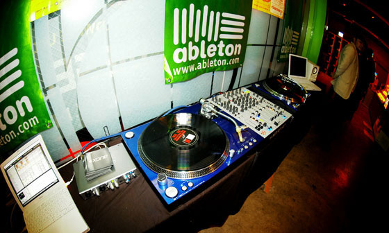 IRIZO feat JOHN ACQUAVIVA