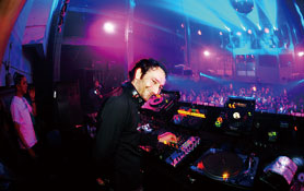 DIG DEEPER feat. DANNY HOWELLS 