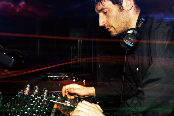 DIG DEEPER feat. DANNY HOWELLS 