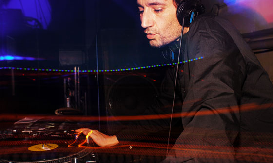 DIG DEEPER feat. DANNY HOWELLS 