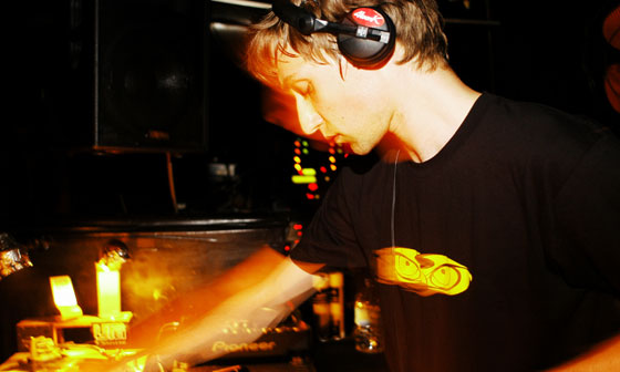 REAL GROOVES VOL 6 @ YELLOW