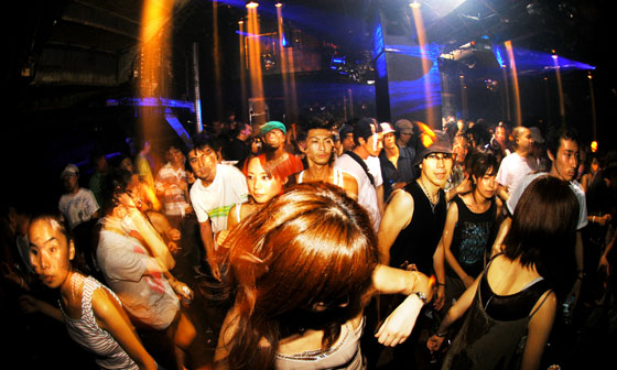 REAL GROOVES VOL 6 @ YELLOW