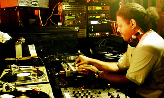 DJ AKi