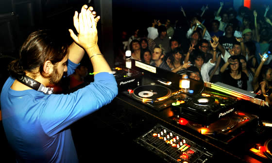 YOSHITOSHI presents DEEP DISH