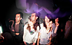 deAthdisko feat. DAMIAN LAZARUS