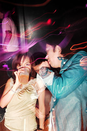 deAthdisko feat. DAMIAN LAZARUS