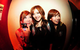 deAthdisko feat. DAMIAN LAZARUS