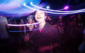 deAthdisko feat. DAMIAN LAZARUS