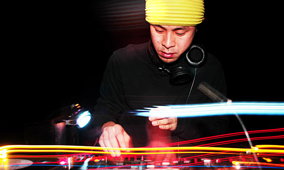 deAthdisko feat. DAMIAN LAZARUS