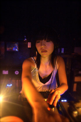 NO BORDERS feat. EXTRAWELT