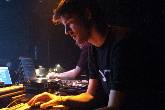 NO BORDERS feat. EXTRAWELT