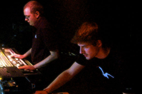 NO BORDERS feat. EXTRAWELT