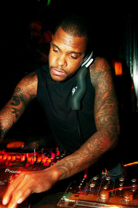 MUSeUM feat. QUENTIN HARRIS