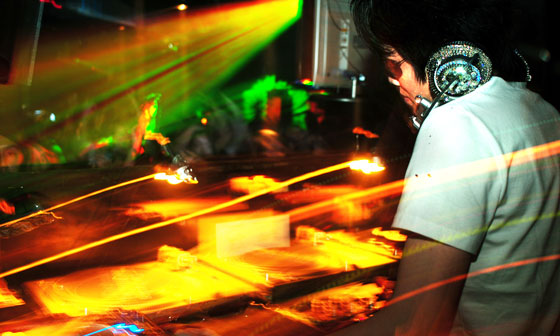 MUSeUM feat. QUENTIN HARRIS