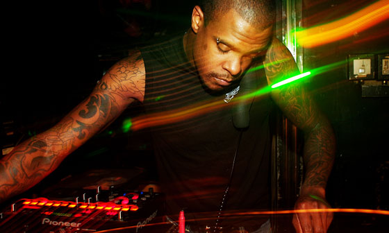 MUSeUM feat. QUENTIN HARRIS