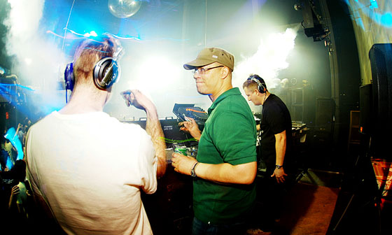 MAKESHIFT FEELGOOD feat. X-PRESS 2