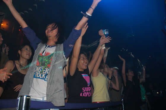 Cross Mountain Crowds