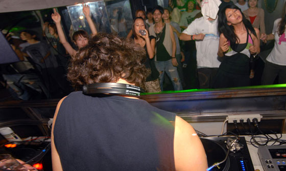 IDEASOLUTION feat. GEBR. TEICHMANN