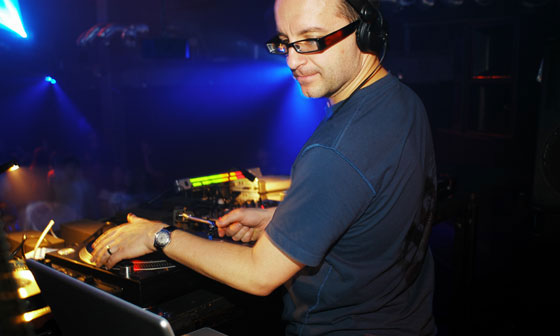 IRIZO feat JOHN ACQUAVIVA