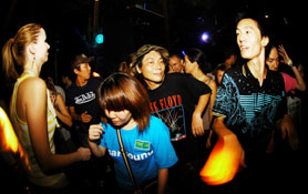 REAL GROOVES VOL 6 @ YELLOW