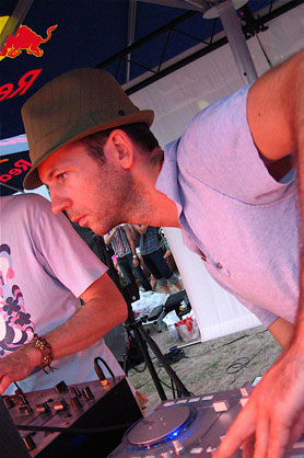 dancetreia SAZA*E & LIVE&BAR 11presents SAZA*E LOVE GROOVE BEACH PARTY  @ SUMA BEACH, OSAKA 