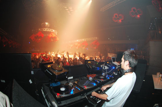 ageHa 4th ANNIVERSARY #04 feat. EMMA & SATOSHI TOMIIE