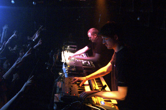 NO BORDERS feat. EXTRAWELT