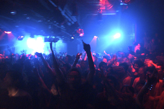 NO BORDERS feat. EXTRAWELT