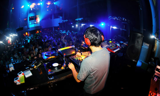 STERNE feat HARDFLOOR, TAKYUU ISHINO, TEN