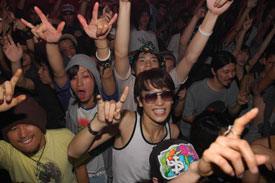 Cross Mountain Crowds