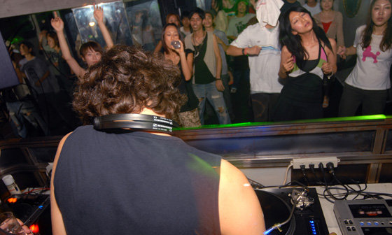 IDEASOLUTION feat. GEBR. TEICHMANN