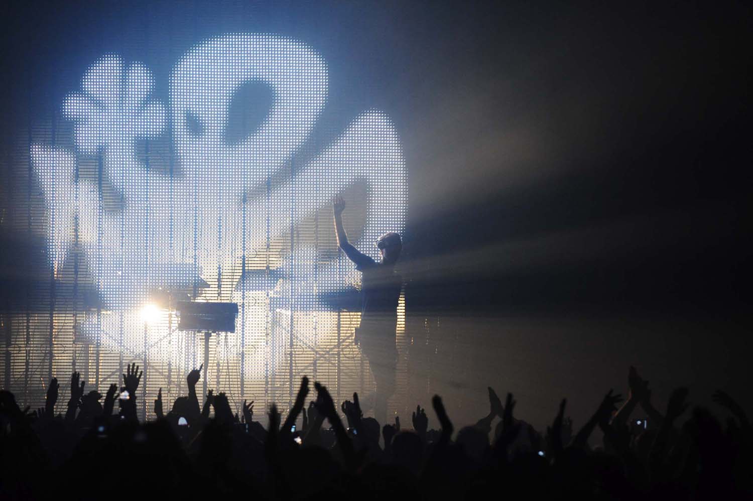 84_PlastikmanLive_2386G_l.jpg 84_PlastikmanLive_2386G_l.jpg